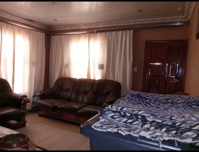 2 BEDROOM HOUSE FOR SALE IN LAKESIDE